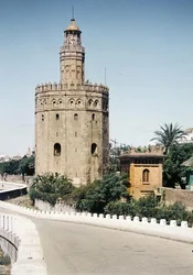 Die Torre del Oro (Goldturm), erbaut ca. 1220
